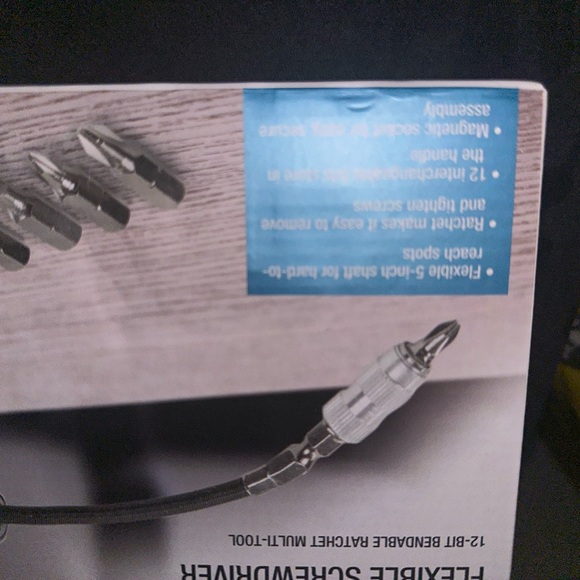 Flexible screwdriver with bits included - Picture 10 of 11